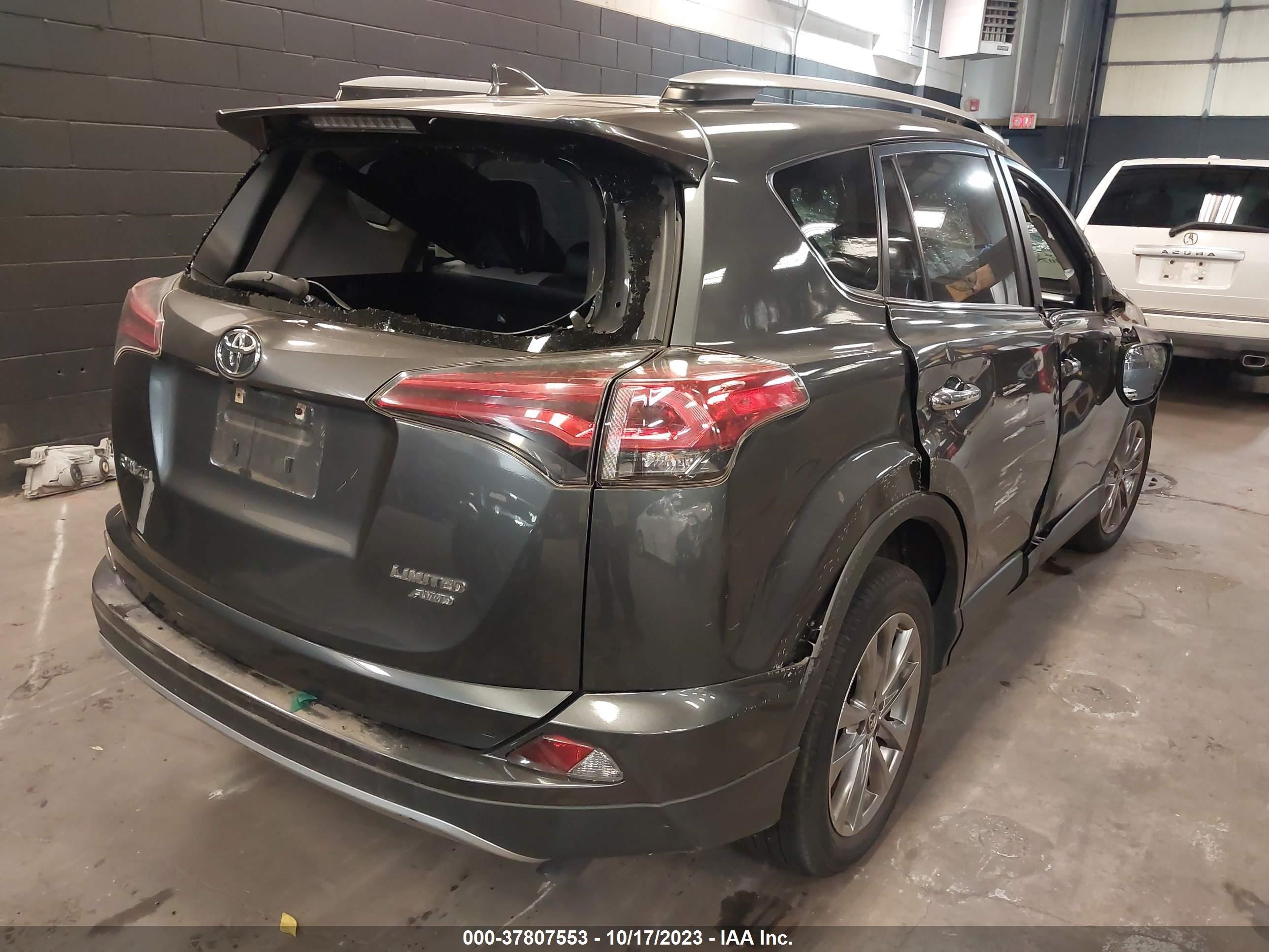 Photo 3 VIN: JTMDFREV5JD235450 - TOYOTA RAV 4 