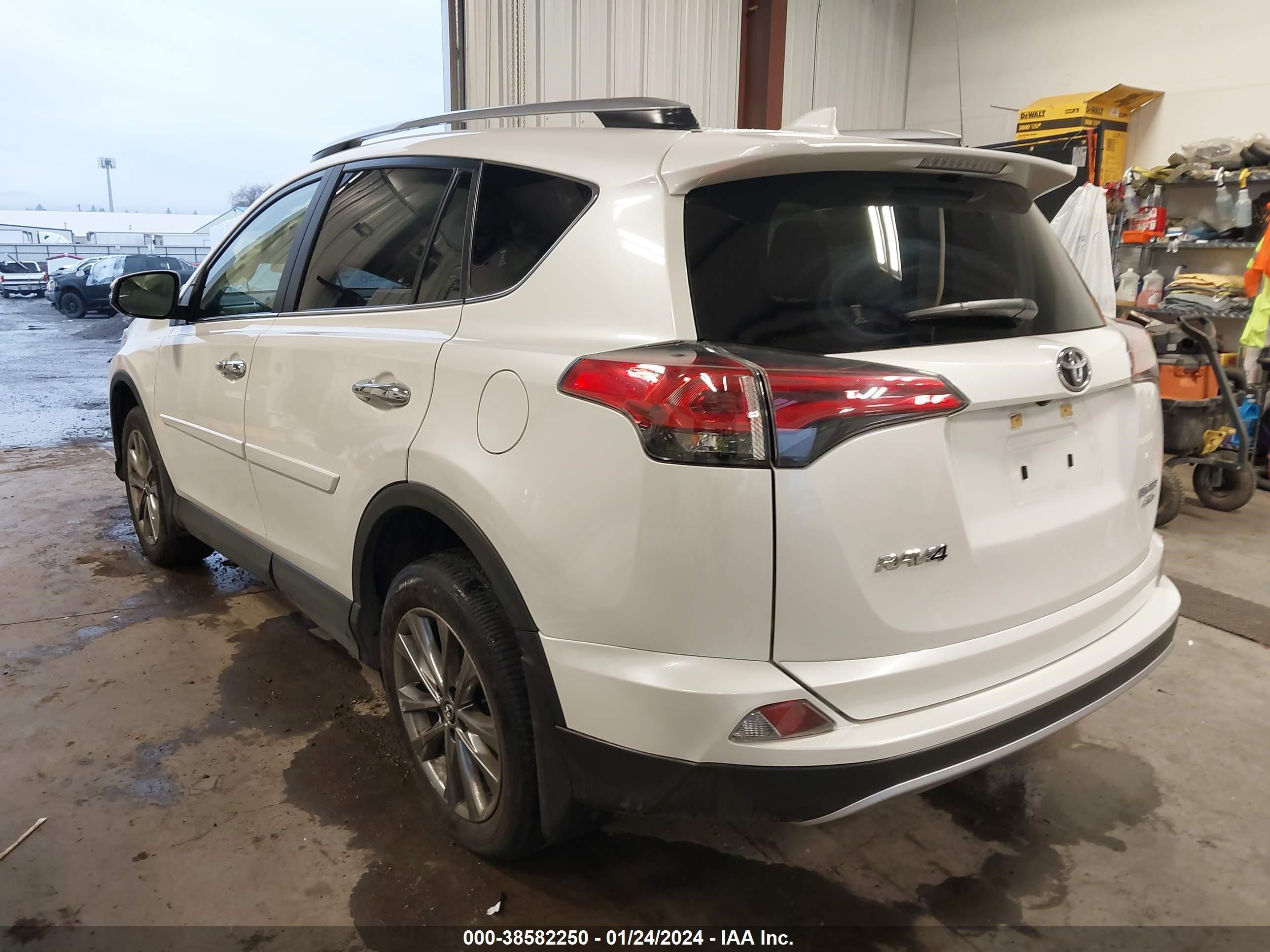 Photo 2 VIN: JTMDFREV5JJ717613 - TOYOTA RAV 4 