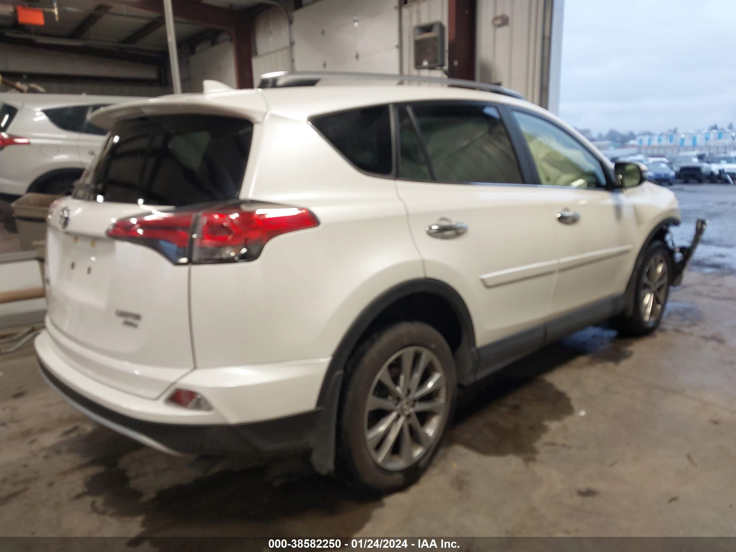 Photo 3 VIN: JTMDFREV5JJ717613 - TOYOTA RAV 4 