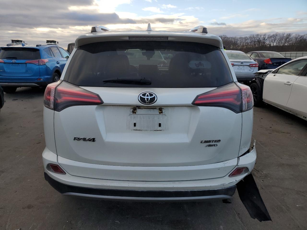 Photo 5 VIN: JTMDFREV7JJ732596 - TOYOTA RAV 4 