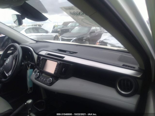 Photo 4 VIN: JTMDFREV9JD241672 - TOYOTA RAV4 