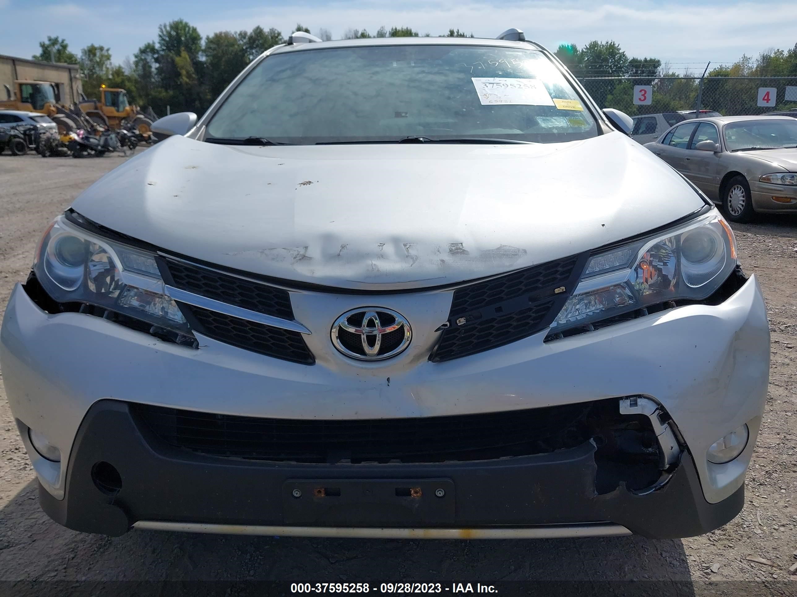 Photo 11 VIN: JTMDFREVXED071599 - TOYOTA RAV 4 