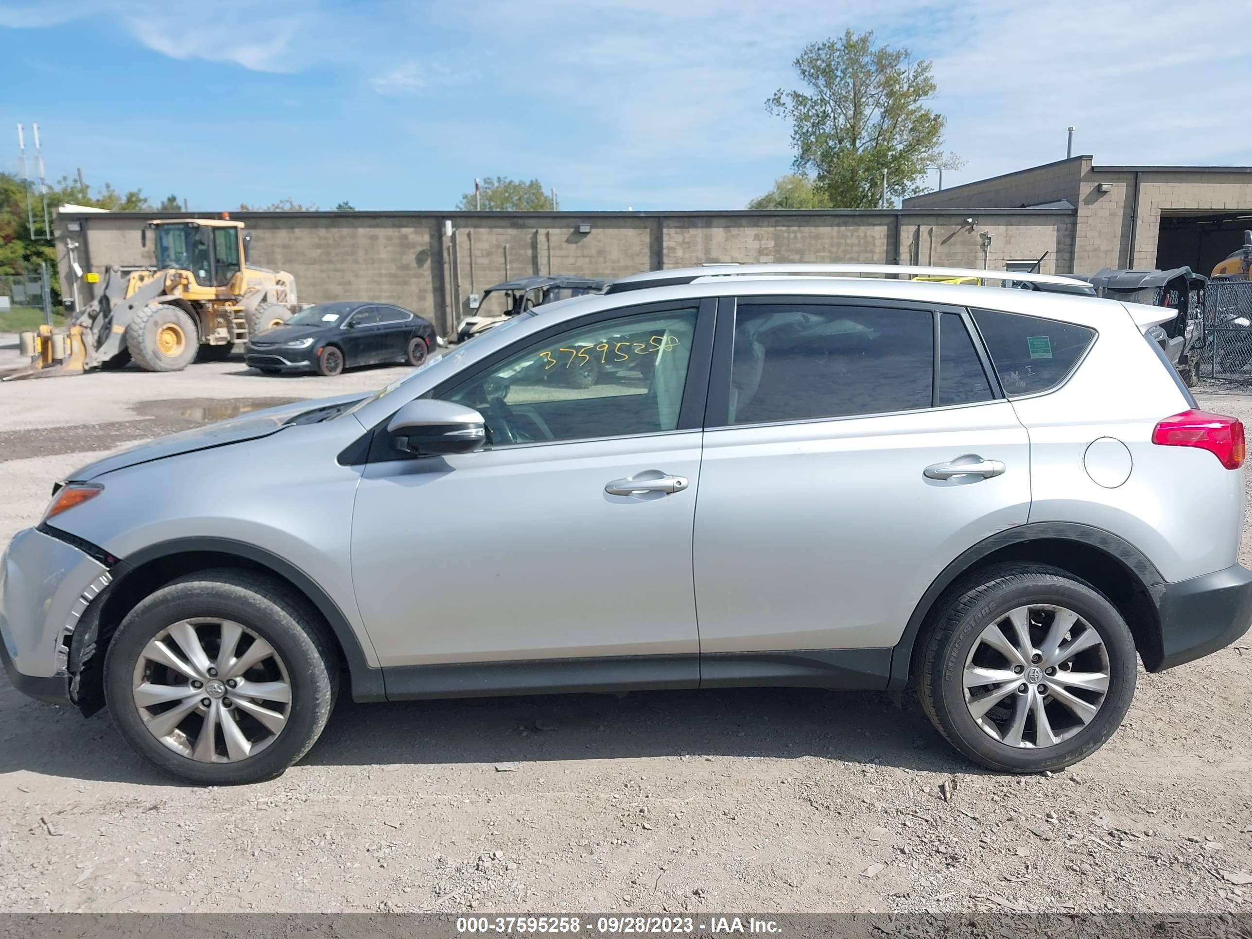 Photo 13 VIN: JTMDFREVXED071599 - TOYOTA RAV 4 