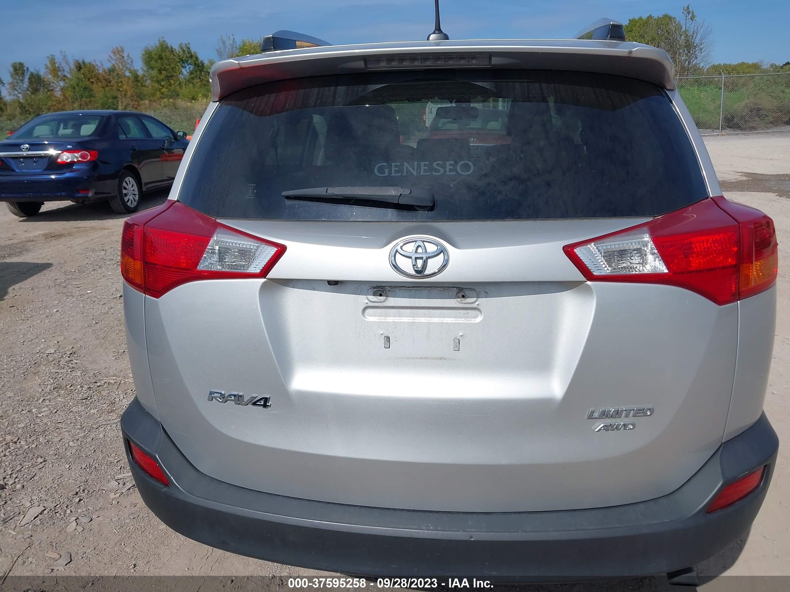 Photo 15 VIN: JTMDFREVXED071599 - TOYOTA RAV 4 