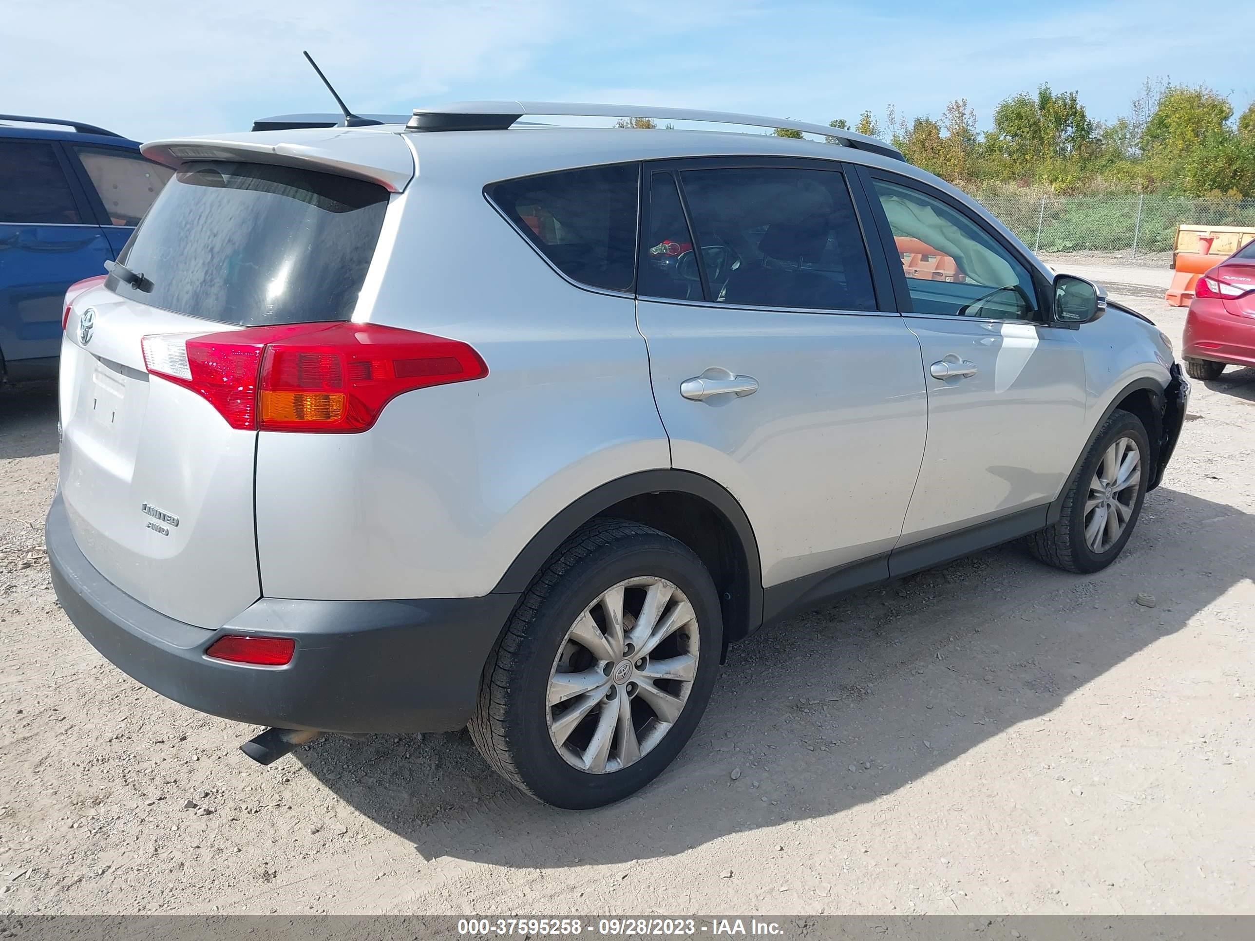 Photo 3 VIN: JTMDFREVXED071599 - TOYOTA RAV 4 