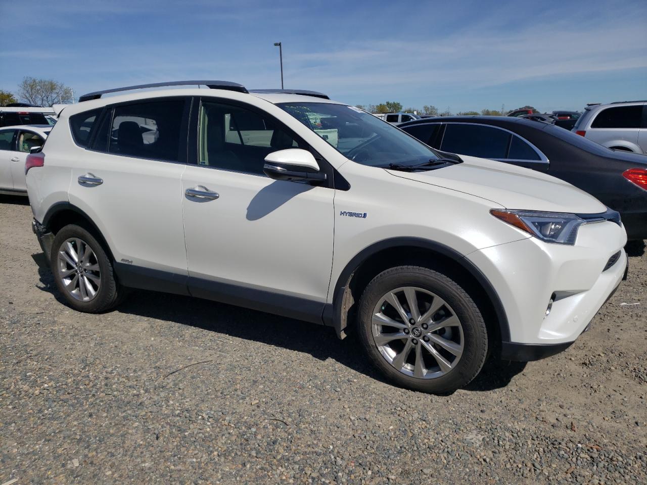 Photo 3 VIN: JTMDJREV6JD163818 - TOYOTA RAV 4 