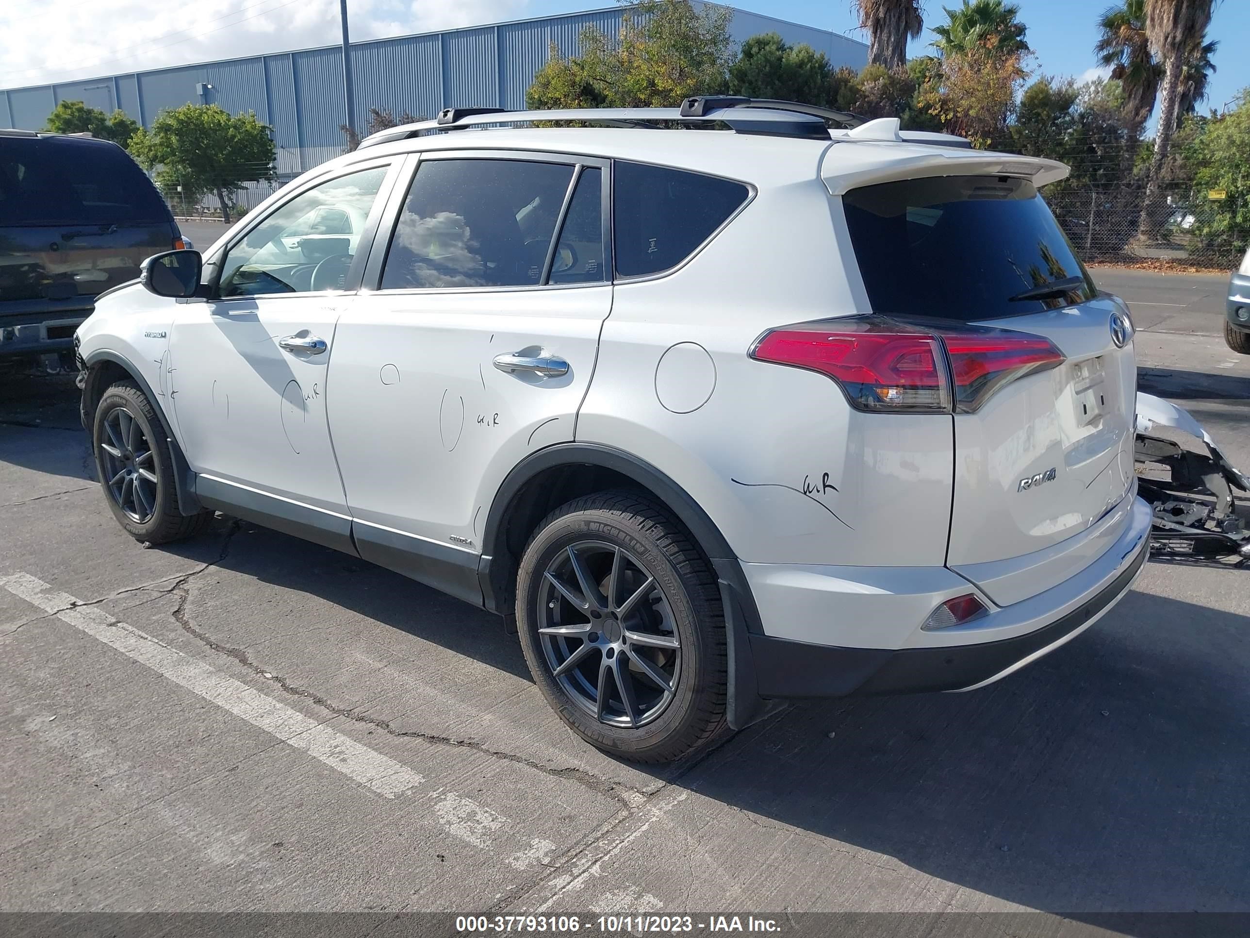 Photo 2 VIN: JTMDJREV7JD236291 - TOYOTA RAV 4 