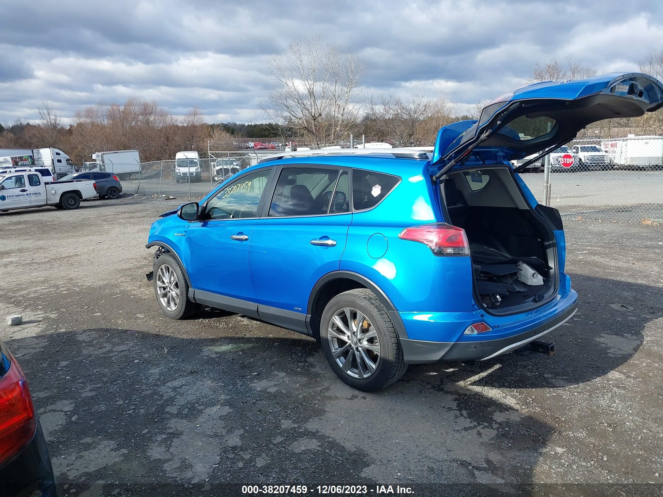 Photo 2 VIN: JTMDJREV8GD033550 - TOYOTA RAV 4 