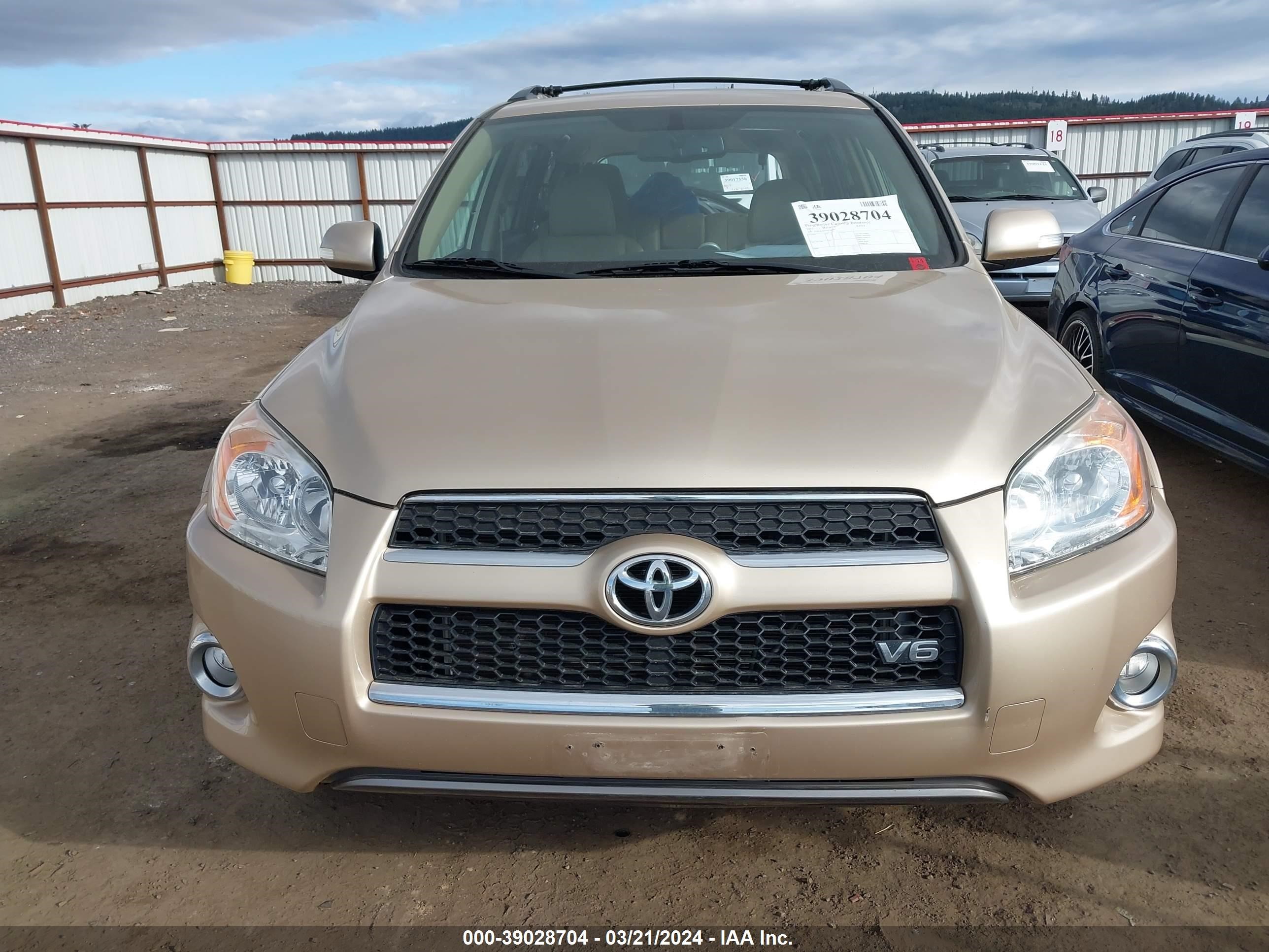 Photo 12 VIN: JTMDK4DV6C5106873 - TOYOTA RAV 4 