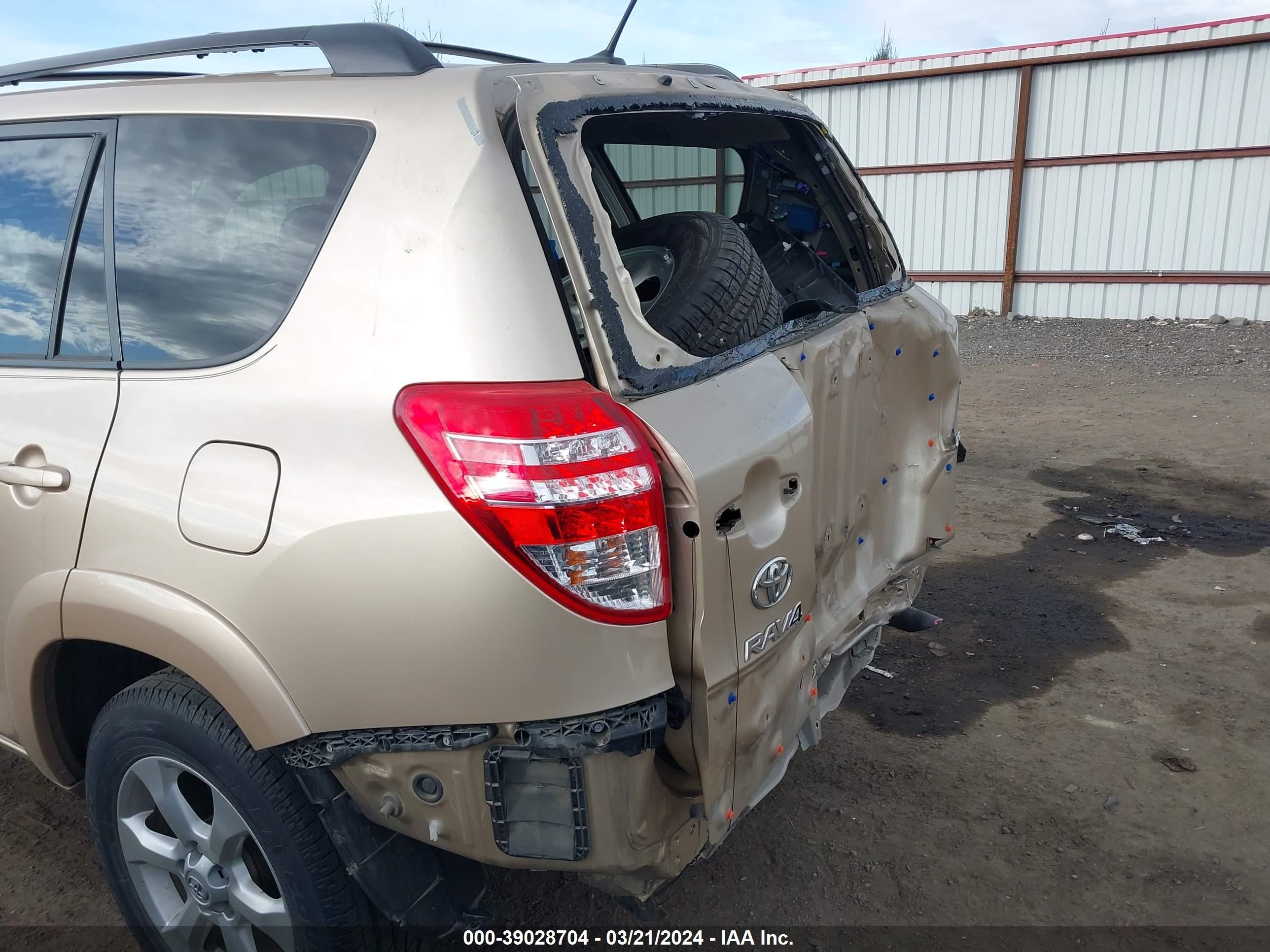 Photo 19 VIN: JTMDK4DV6C5106873 - TOYOTA RAV 4 