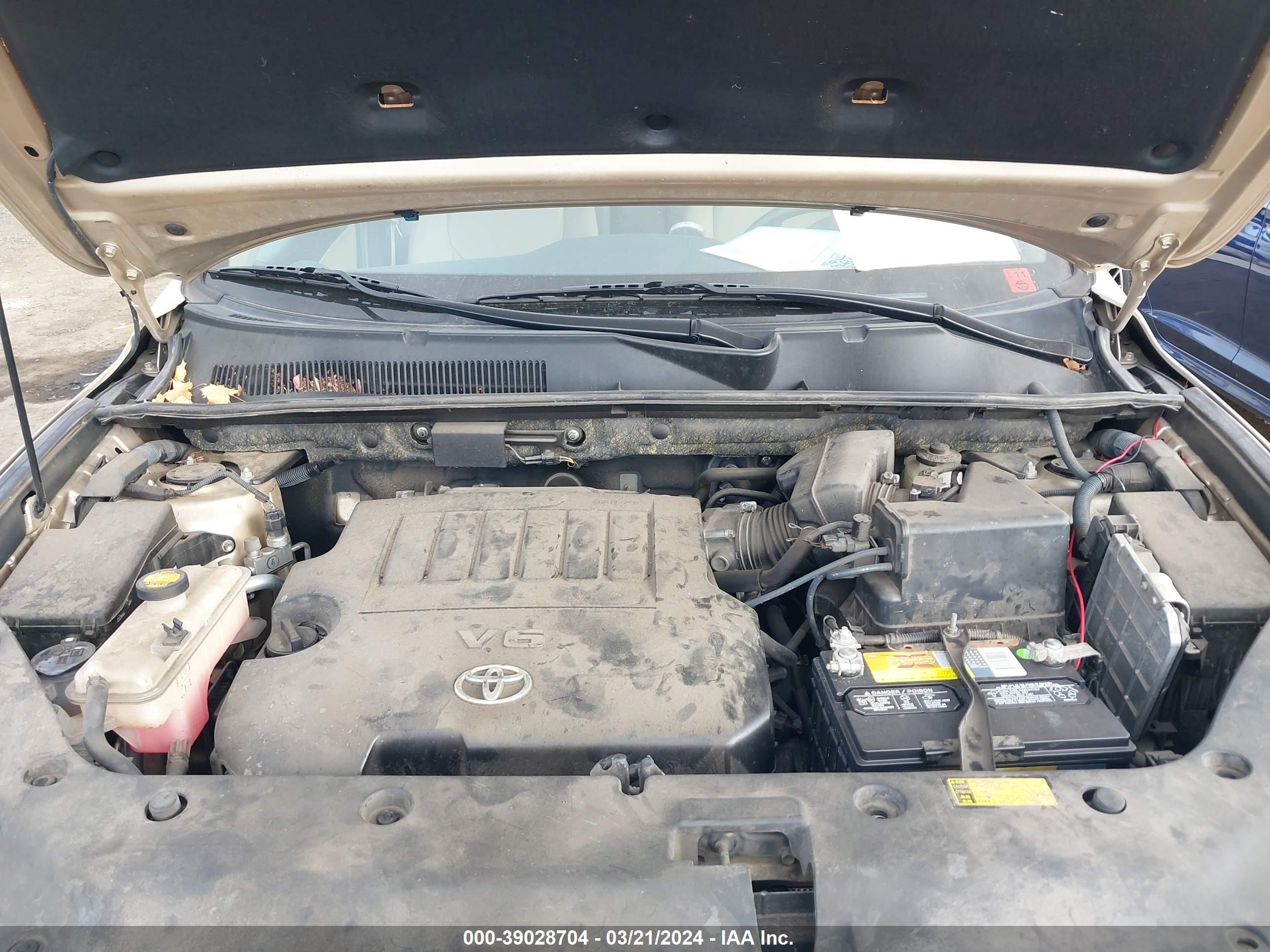 Photo 9 VIN: JTMDK4DV6C5106873 - TOYOTA RAV 4 