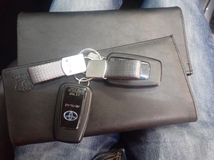 Photo 9 VIN: JTMDW3FV10D506644 - TOYOTA RAV4 