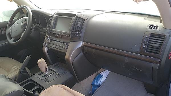 Photo 23 VIN: JTMHT05J6B4052160 - TOYOTA LAND CRUISER 