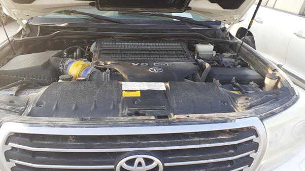 Photo 27 VIN: JTMHV09J1E4145306 - TOYOTA LAND CRUISER GXR V8 