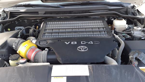 Photo 28 VIN: JTMHV09J9F4175378 - TOYOTA LAND CRUISER GXR V8 