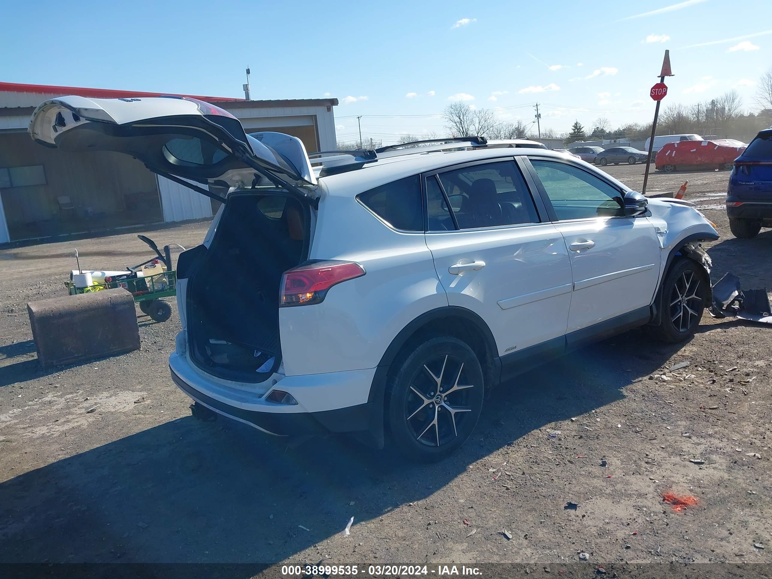 Photo 3 VIN: JTMJJREV8HD100989 - TOYOTA RAV 4 