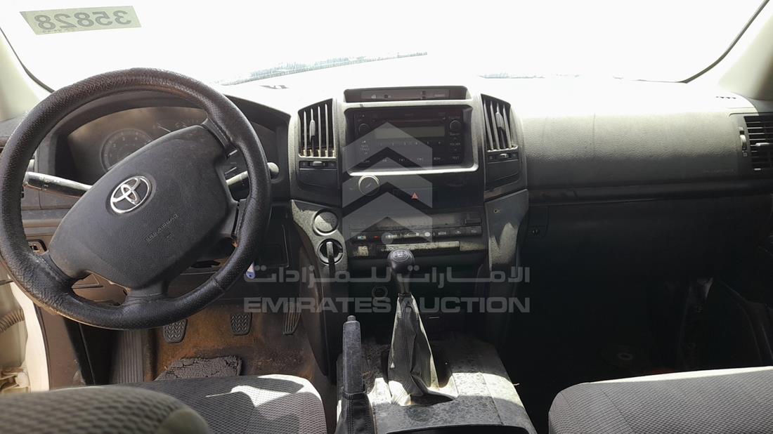 Photo 13 VIN: JTMJU03J5D4069231 - TOYOTA LAND CRUISER 