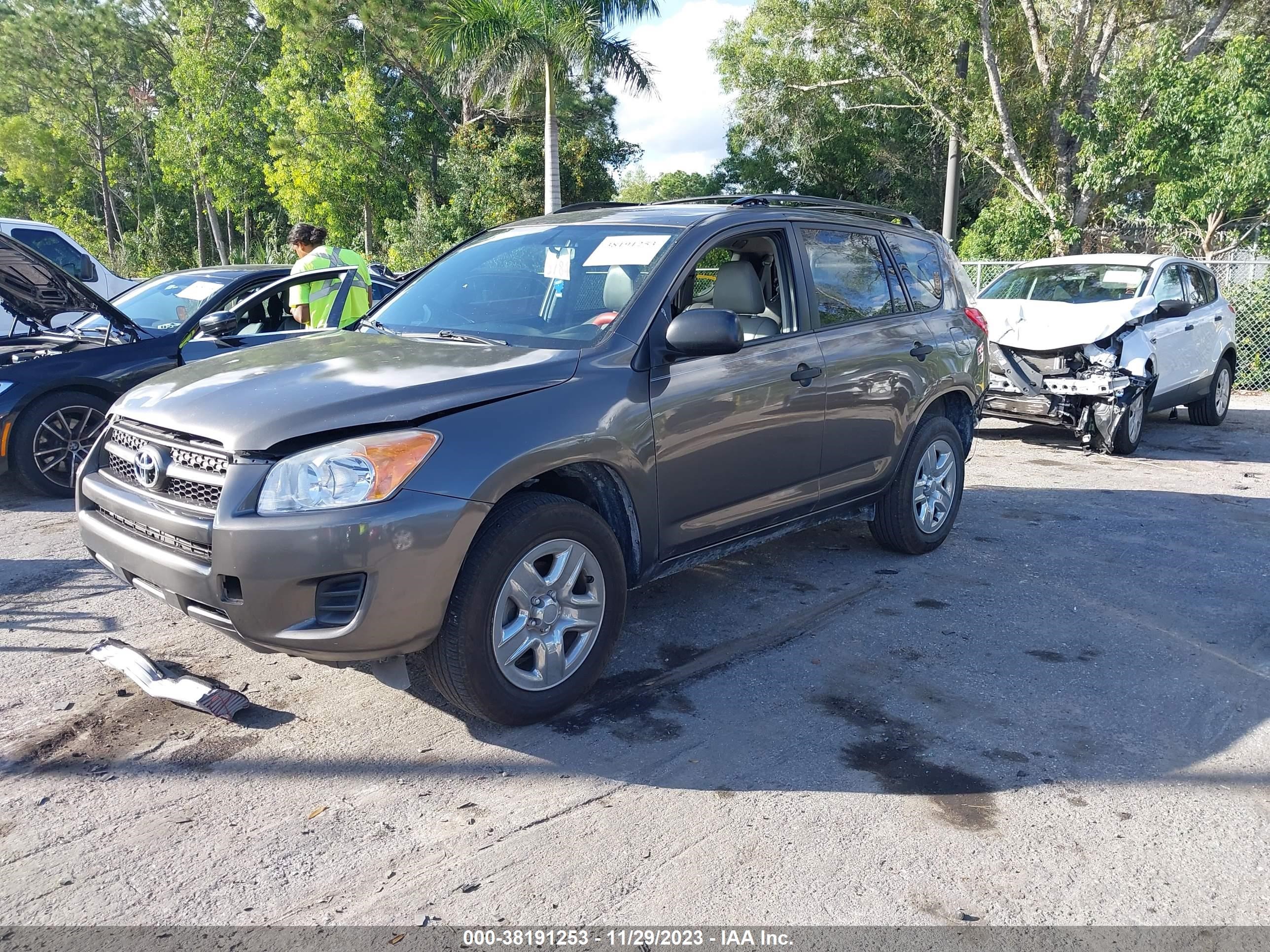 Photo 1 VIN: JTMKF4DV5C5045009 - TOYOTA RAV 4 