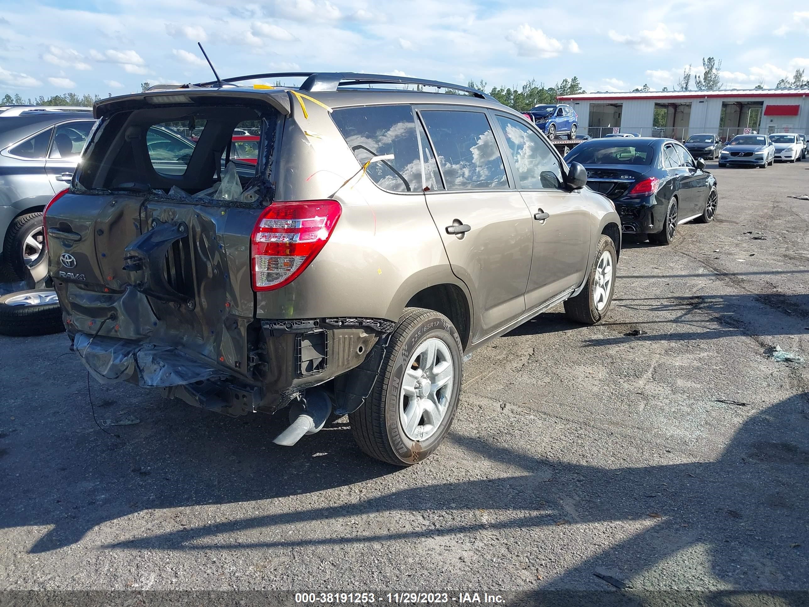 Photo 3 VIN: JTMKF4DV5C5045009 - TOYOTA RAV 4 