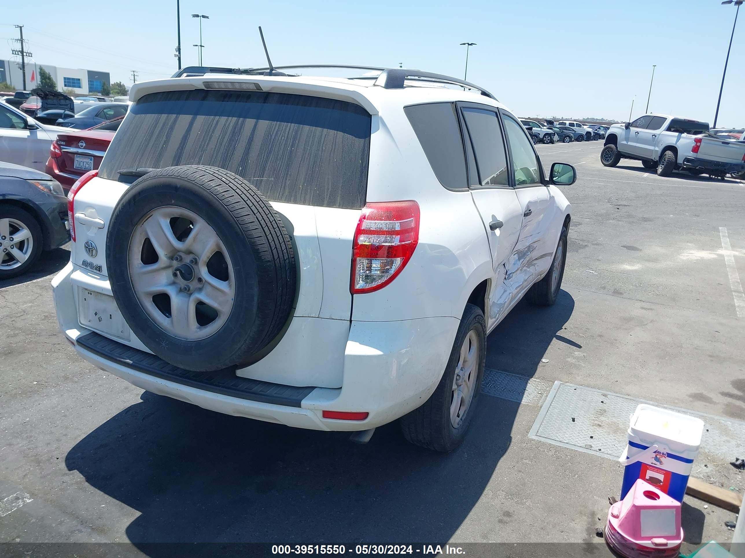 Photo 3 VIN: JTMKF4DV8C5048955 - TOYOTA RAV 4 