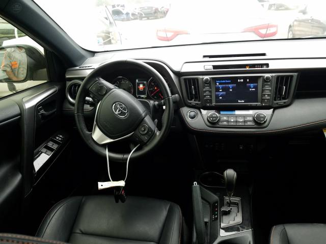 Photo 8 VIN: JTMNFREV2JD118140 - TOYOTA RAV4 