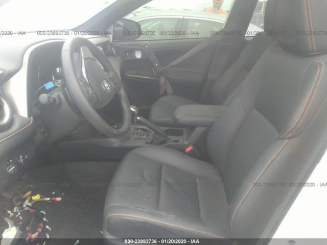 Photo 4 VIN: JTMNFREVXJJ167555 - TOYOTA RAV4 