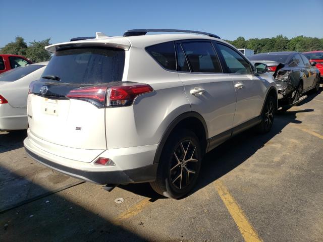 Photo 3 VIN: JTMNFREVXJJ178345 - TOYOTA RAV4 SE 