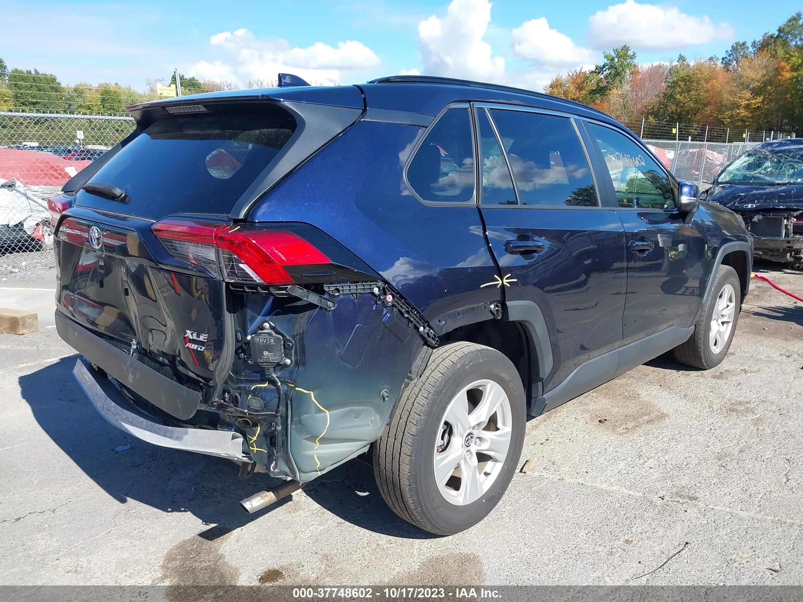 Photo 3 VIN: JTMP1RFV0MD072754 - TOYOTA RAV 4 