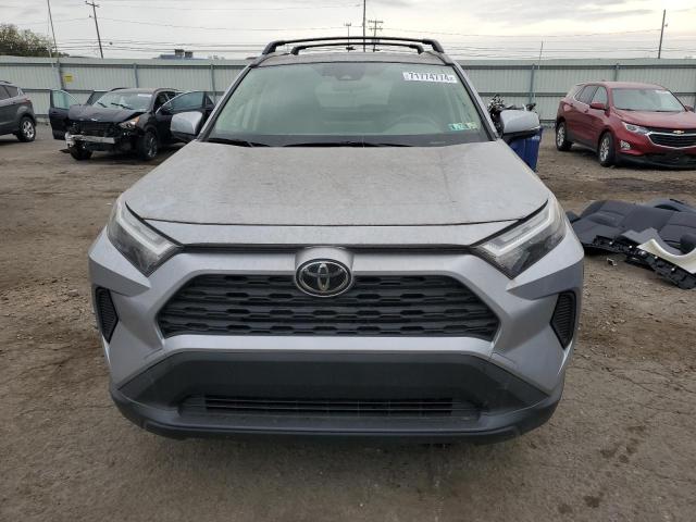 Photo 4 VIN: JTMP1RFV4PD094387 - TOYOTA RAV4 XLE 