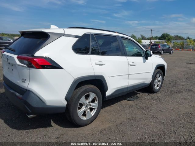 Photo 3 VIN: JTMP1RFV8KD022942 - TOYOTA RAV4 