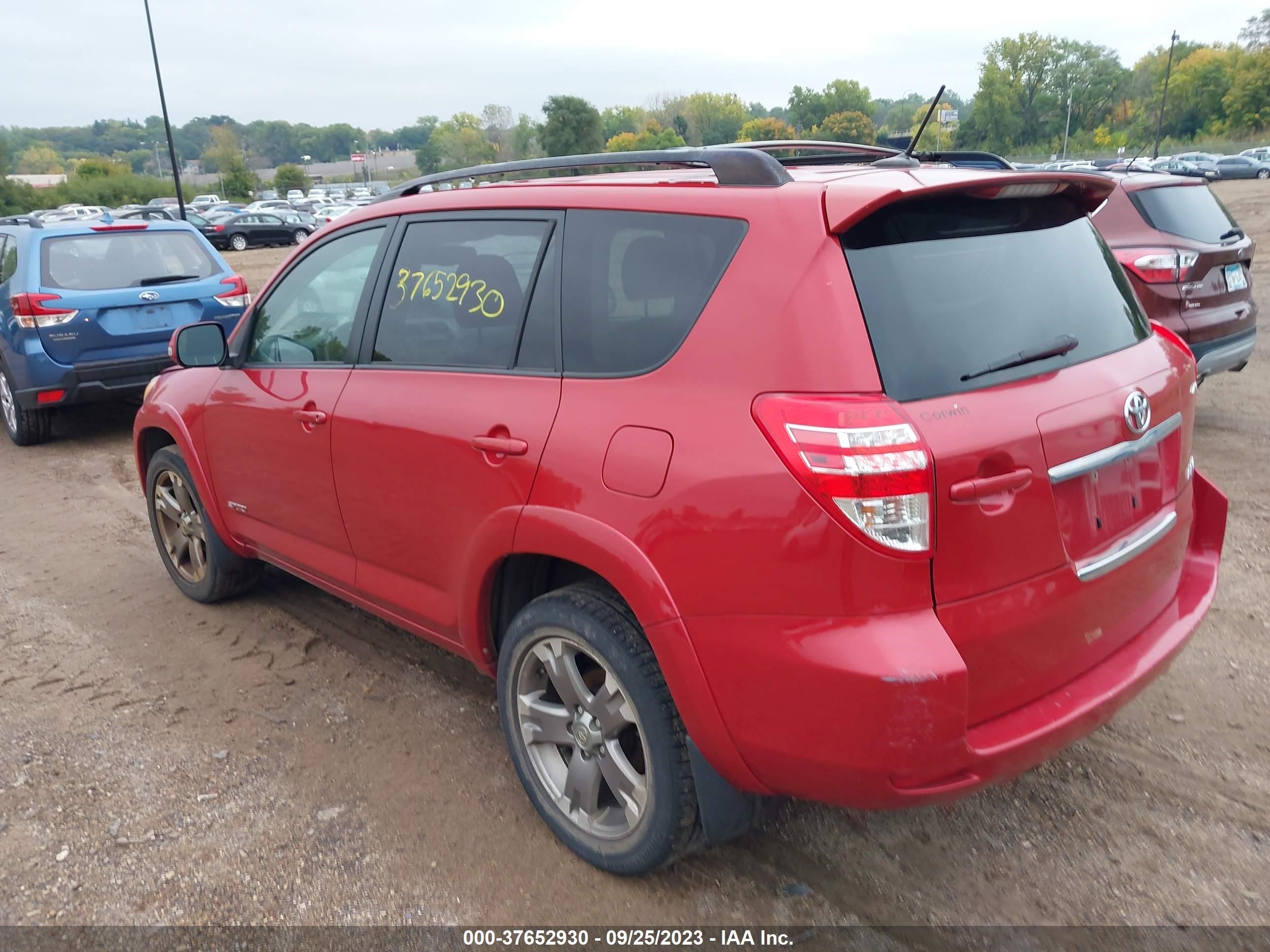 Photo 2 VIN: JTMRF4DV2B5041769 - TOYOTA RAV 4 