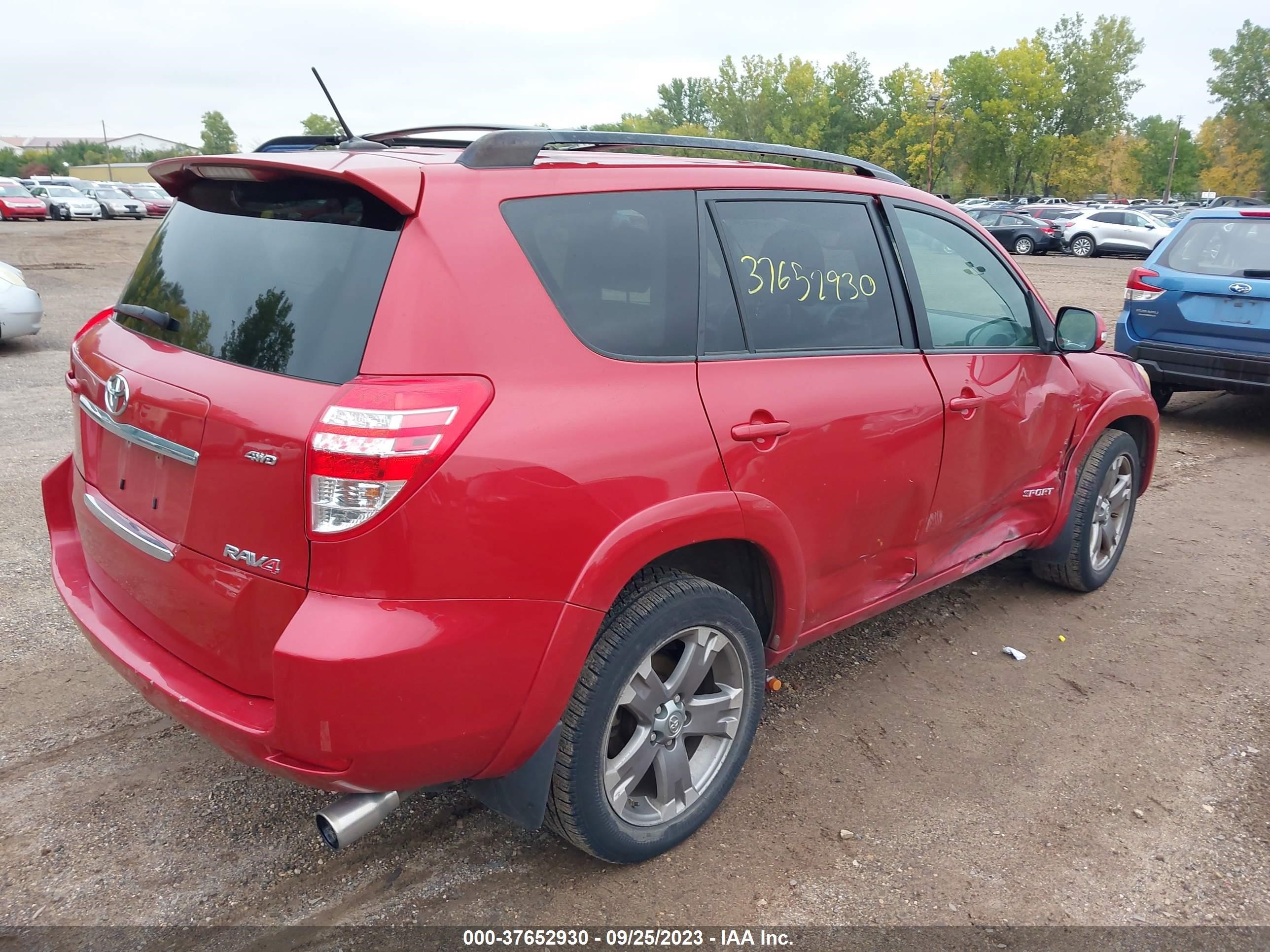 Photo 3 VIN: JTMRF4DV2B5041769 - TOYOTA RAV 4 