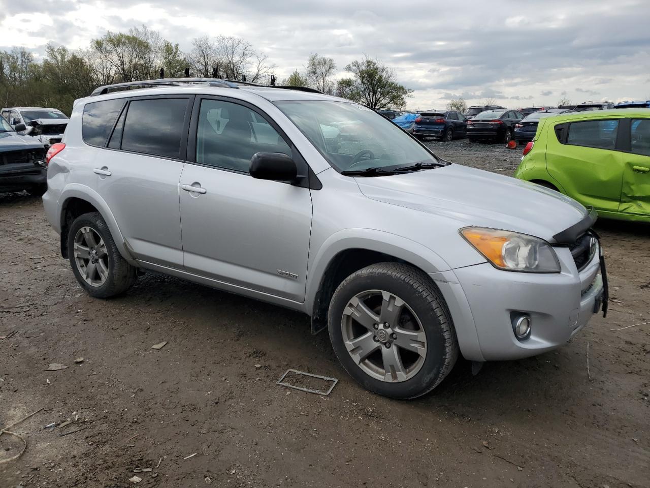 Photo 3 VIN: JTMRF4DV4AD038554 - TOYOTA RAV 4 