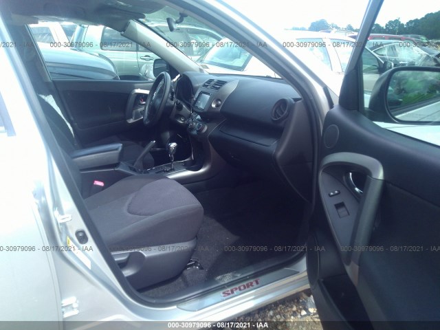 Photo 4 VIN: JTMRF4DV4B5040770 - TOYOTA RAV4 