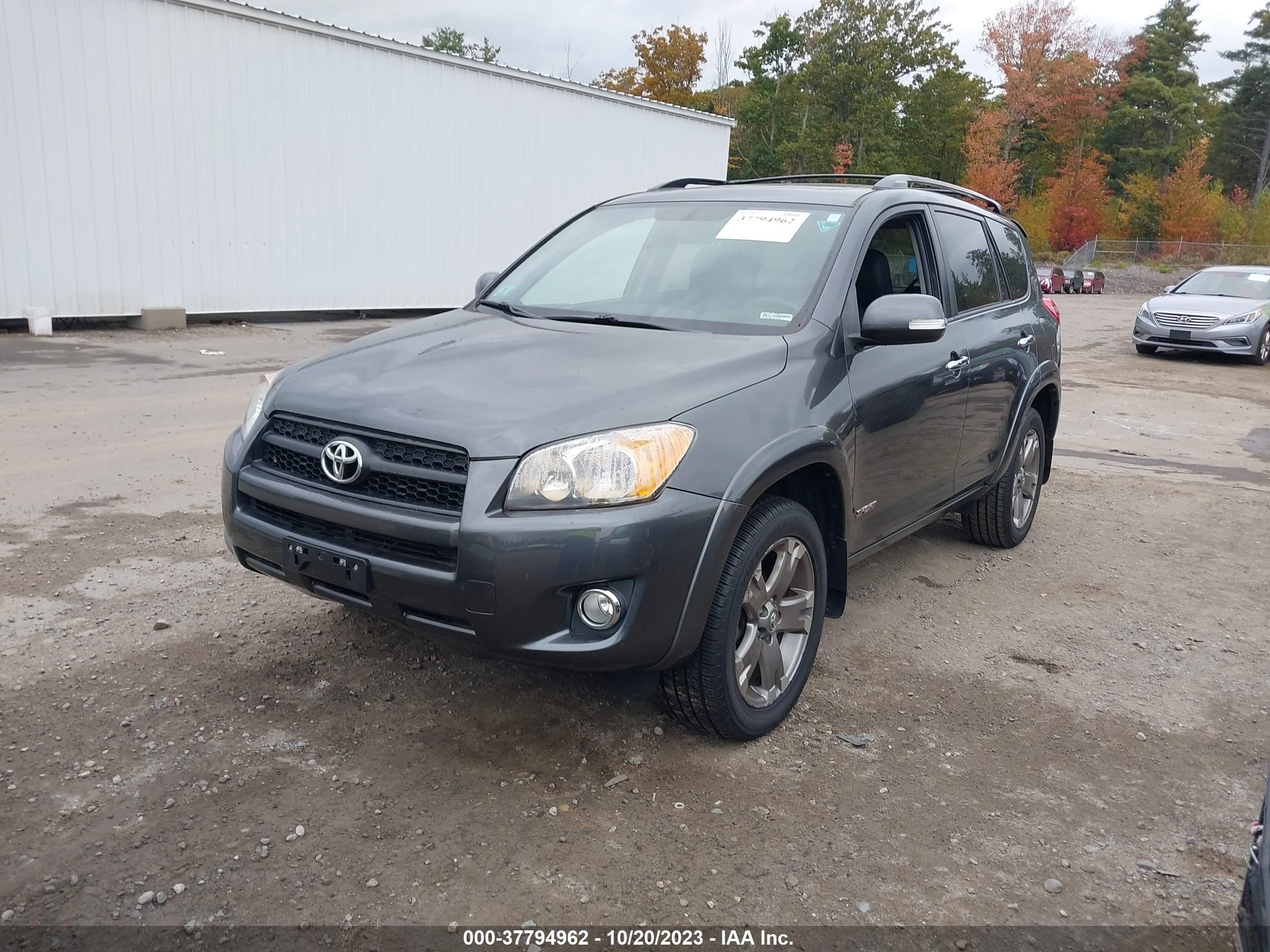 Photo 1 VIN: JTMRF4DV4B5043801 - TOYOTA RAV 4 