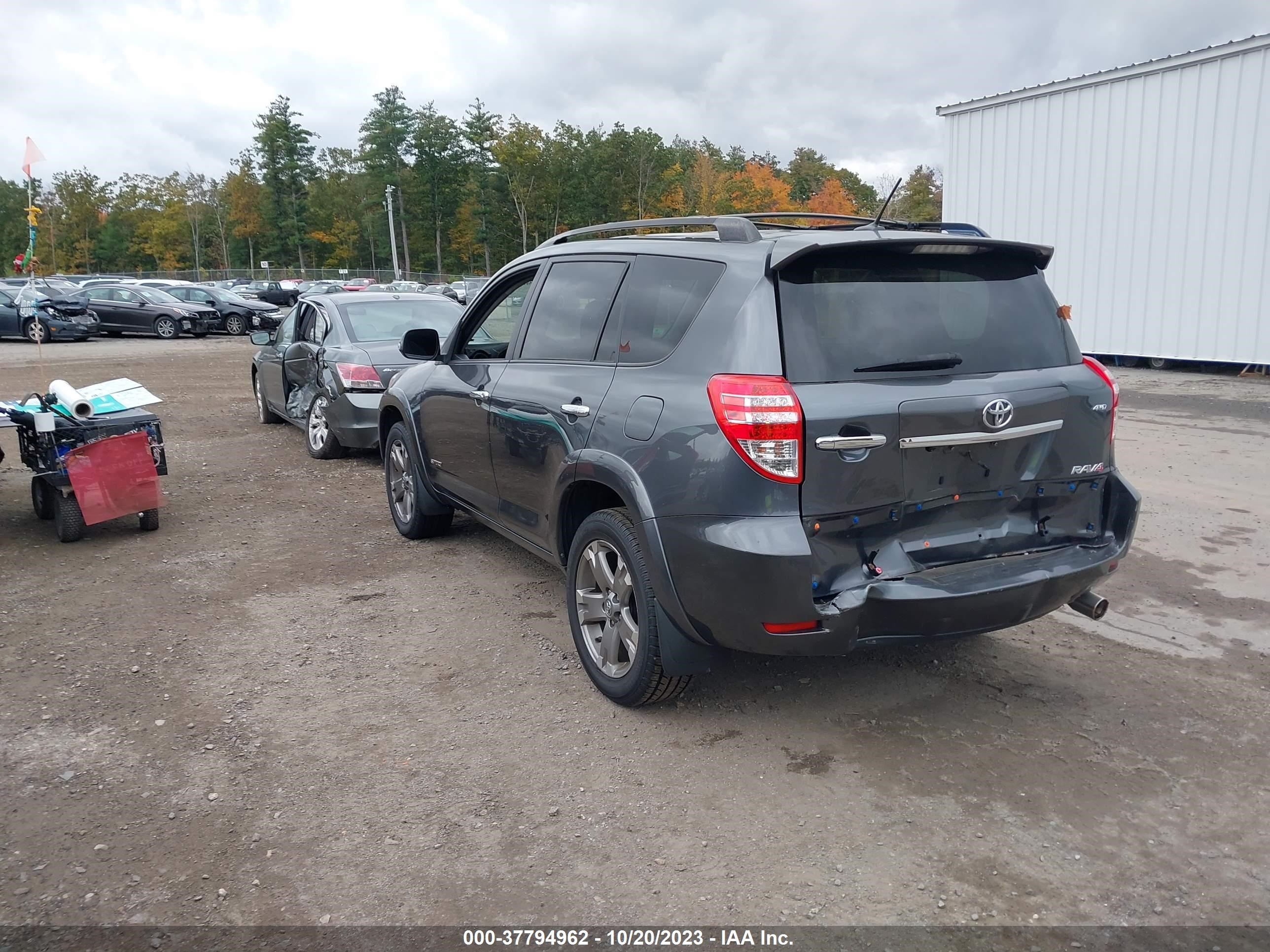 Photo 2 VIN: JTMRF4DV4B5043801 - TOYOTA RAV 4 