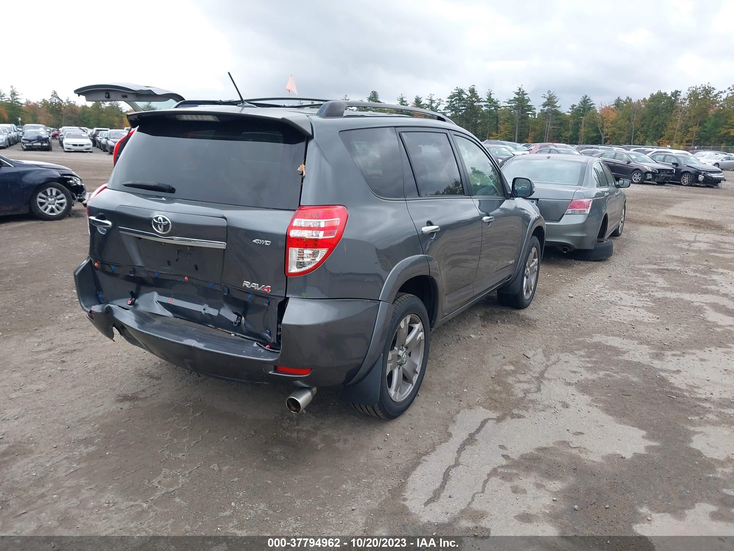 Photo 3 VIN: JTMRF4DV4B5043801 - TOYOTA RAV 4 