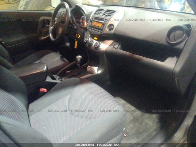 Photo 4 VIN: JTMRF4DV5C5050077 - TOYOTA RAV4 