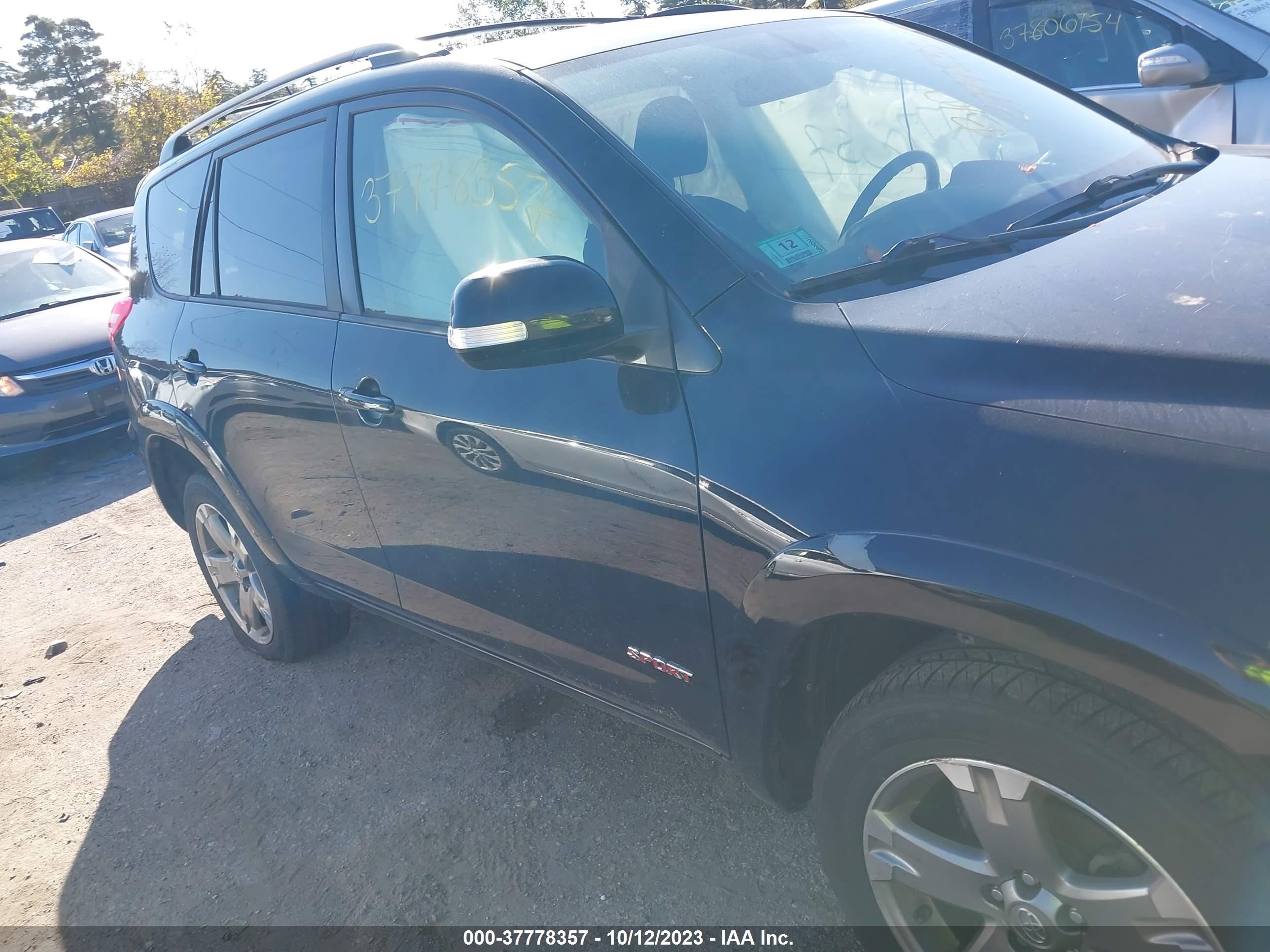 Photo 11 VIN: JTMRF4DV5C5052878 - TOYOTA RAV 4 