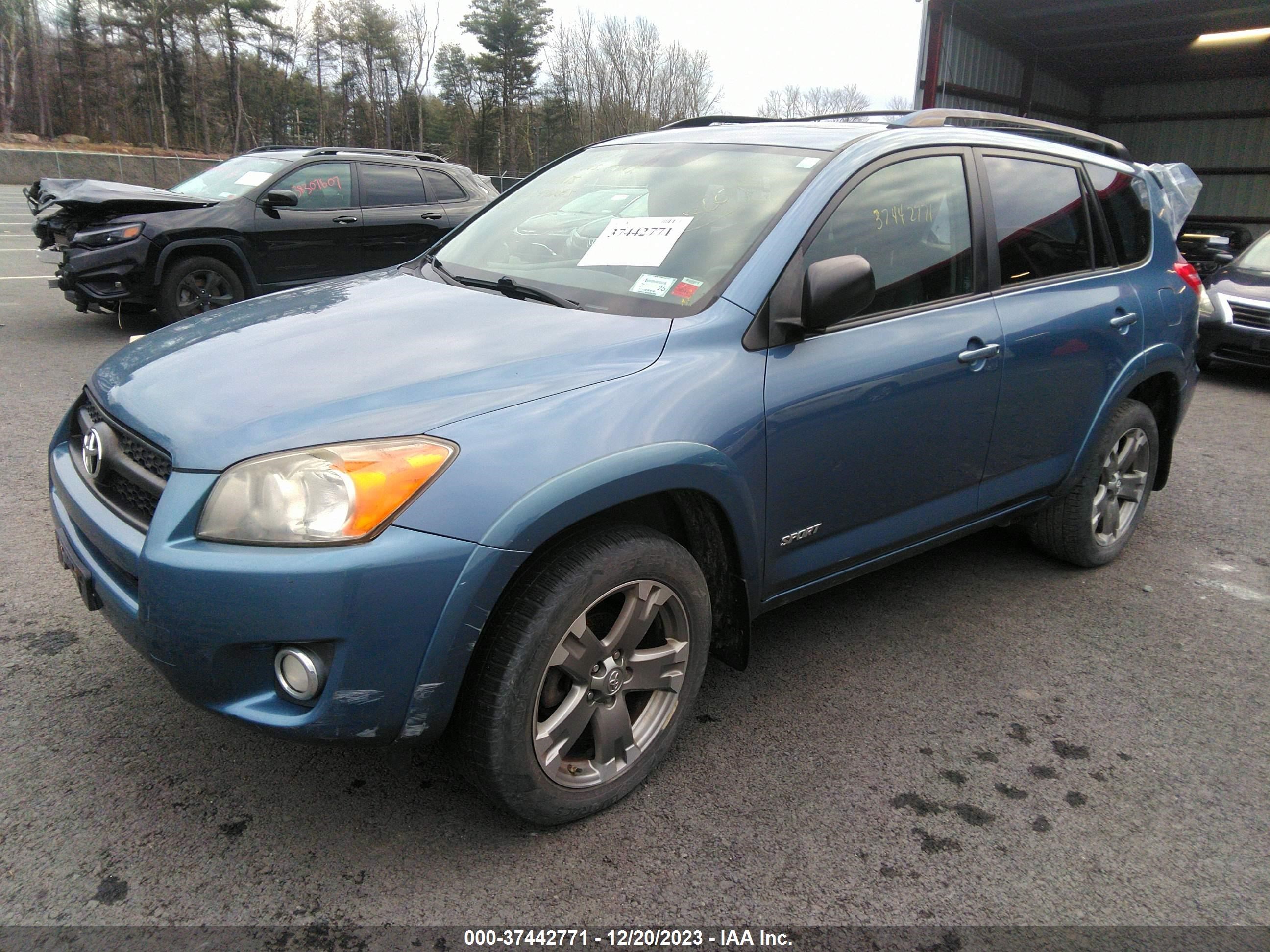 Photo 1 VIN: JTMRF4DV7A5032371 - TOYOTA RAV 4 