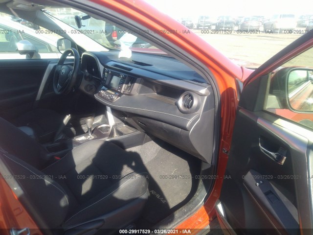 Photo 4 VIN: JTMRFREV0GJ061237 - TOYOTA RAV4 