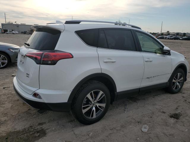 Photo 2 VIN: JTMRFREV0HJ702520 - TOYOTA RAV4 XLE 