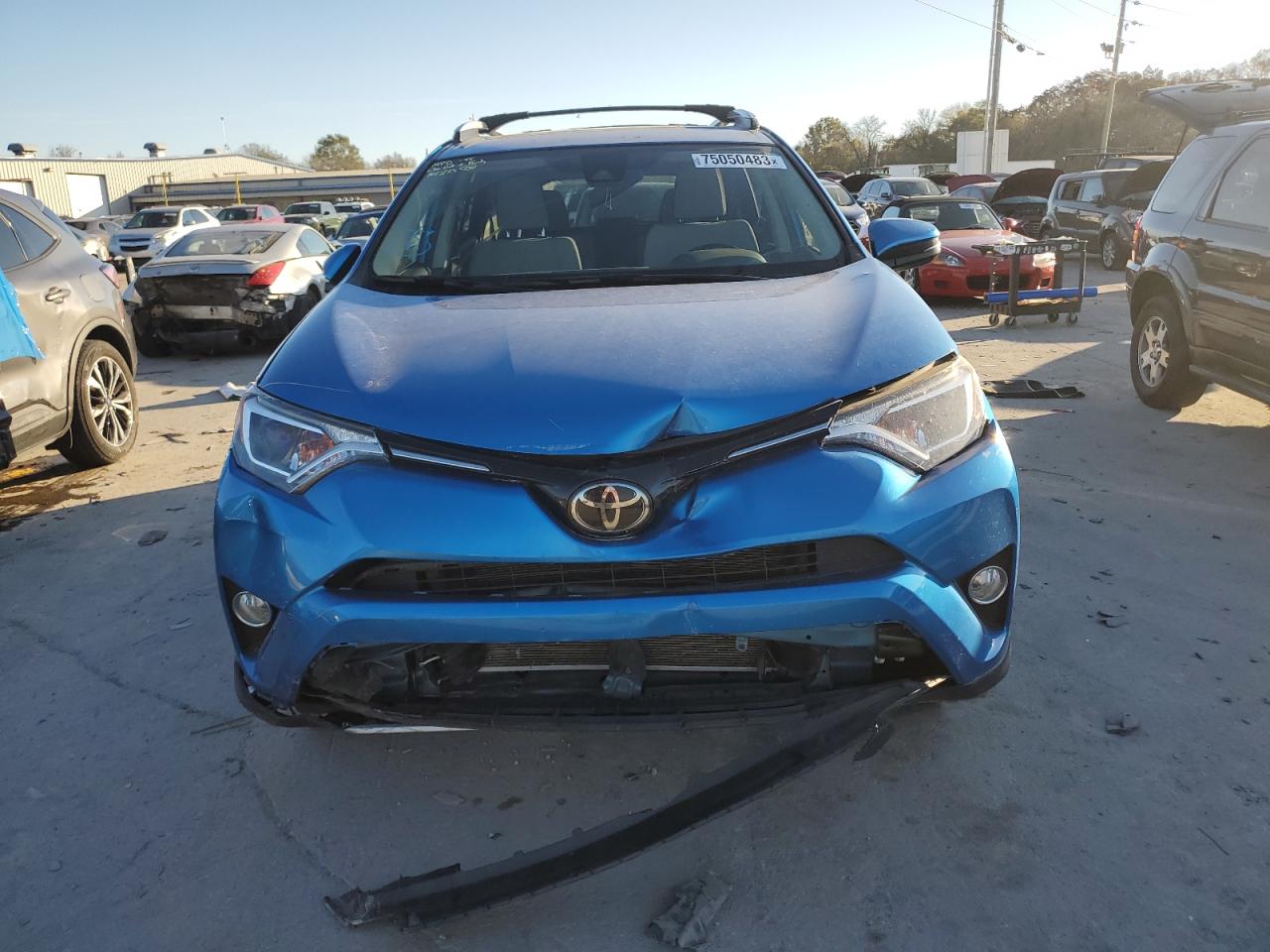 Photo 4 VIN: JTMRFREV1JJ187047 - TOYOTA RAV 4 