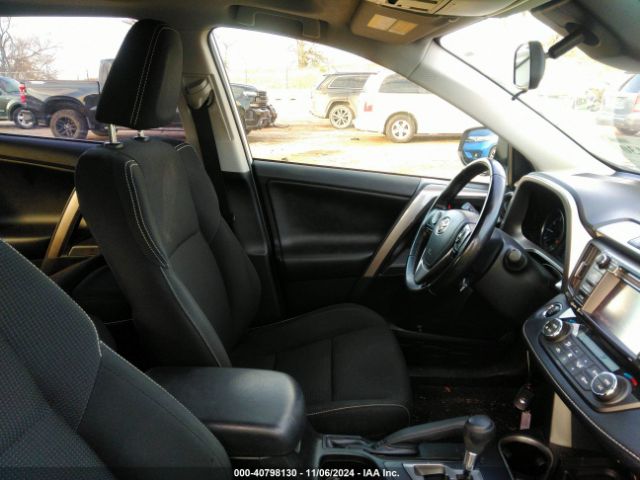 Photo 4 VIN: JTMRFREV1JJ206938 - TOYOTA RAV4 