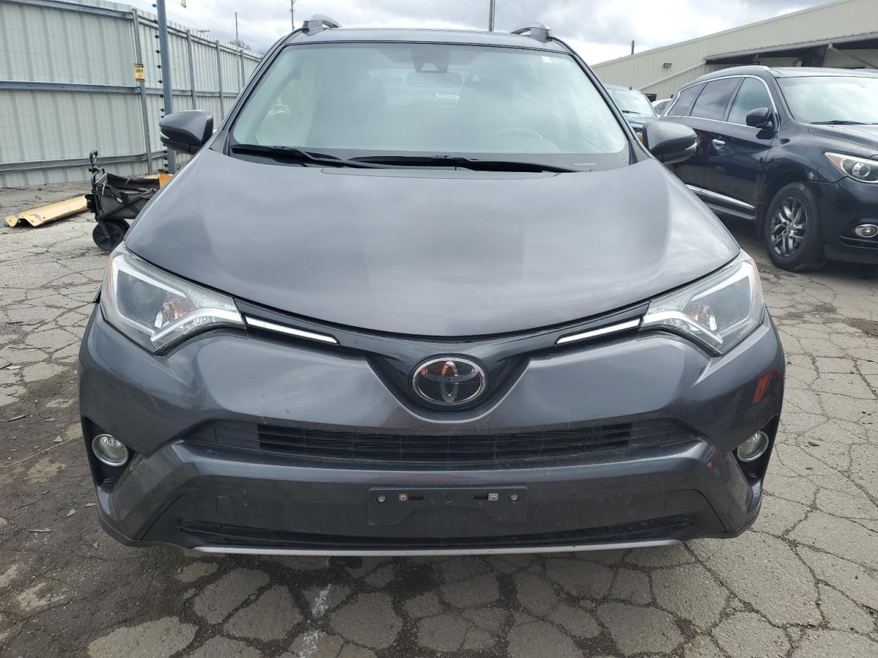 Photo 4 VIN: JTMRFREV1JJ230835 - TOYOTA RAV 4 