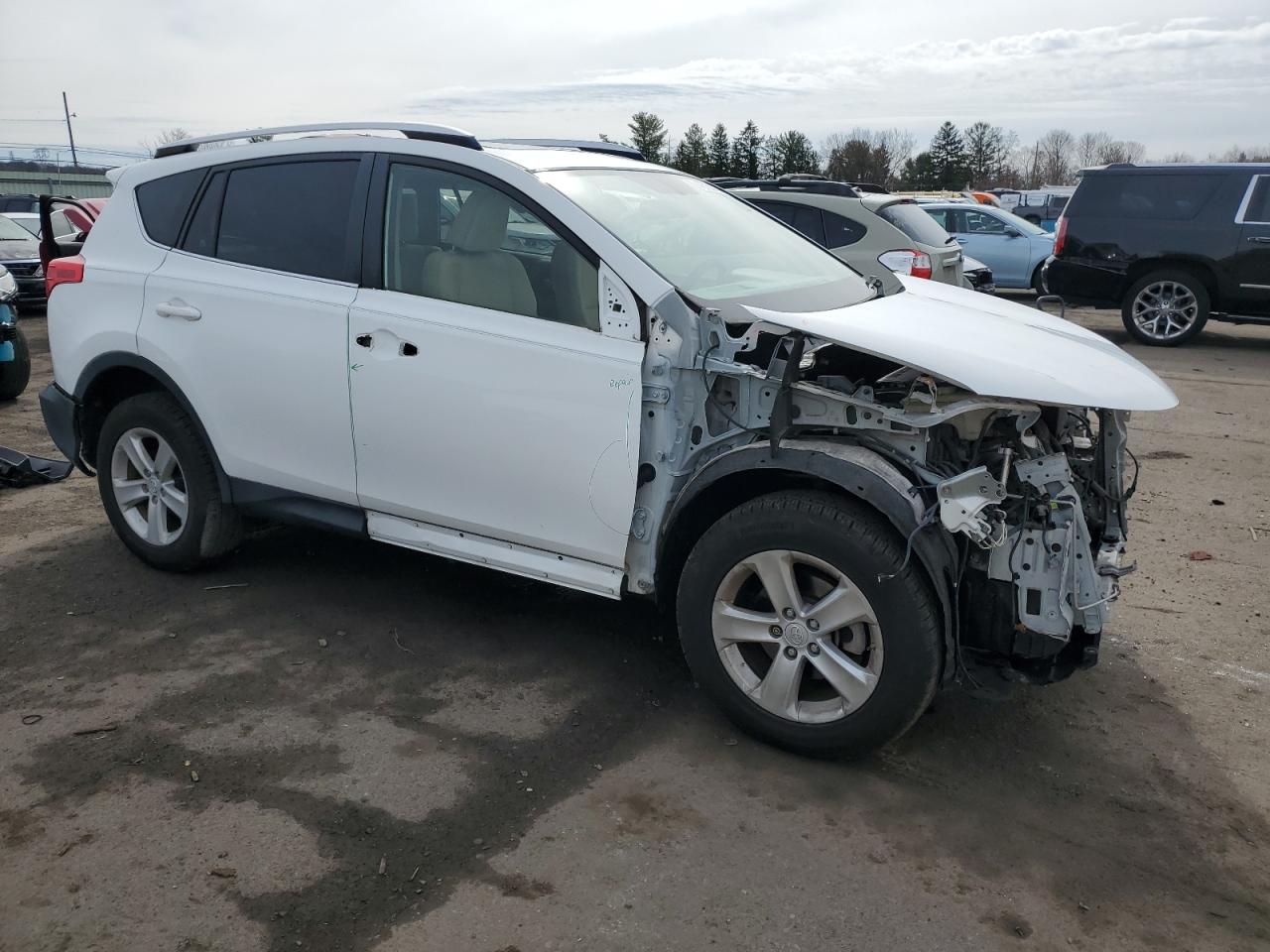 Photo 3 VIN: JTMRFREV2ED049506 - TOYOTA RAV 4 