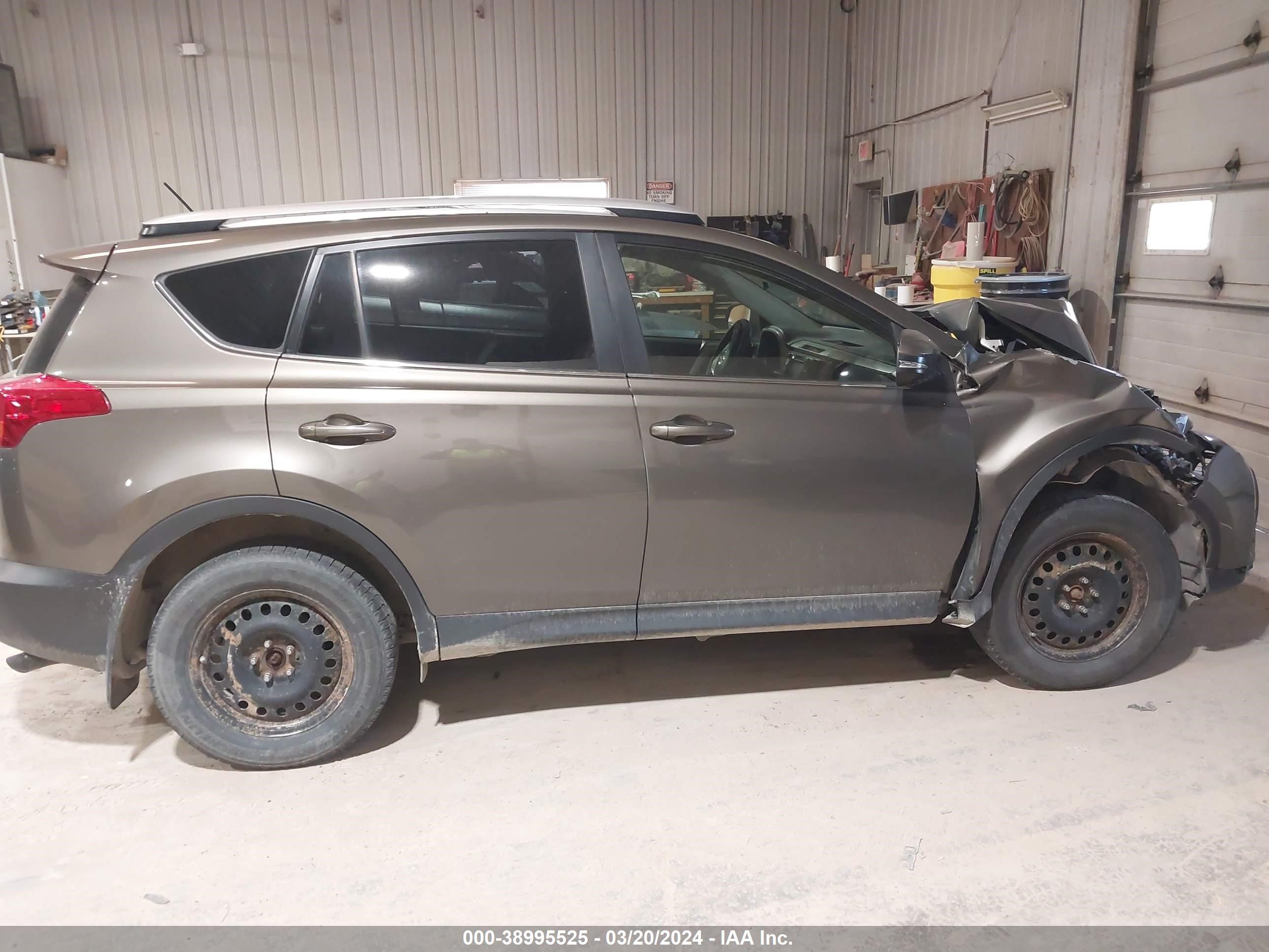 Photo 13 VIN: JTMRFREV2FD097282 - TOYOTA RAV 4 