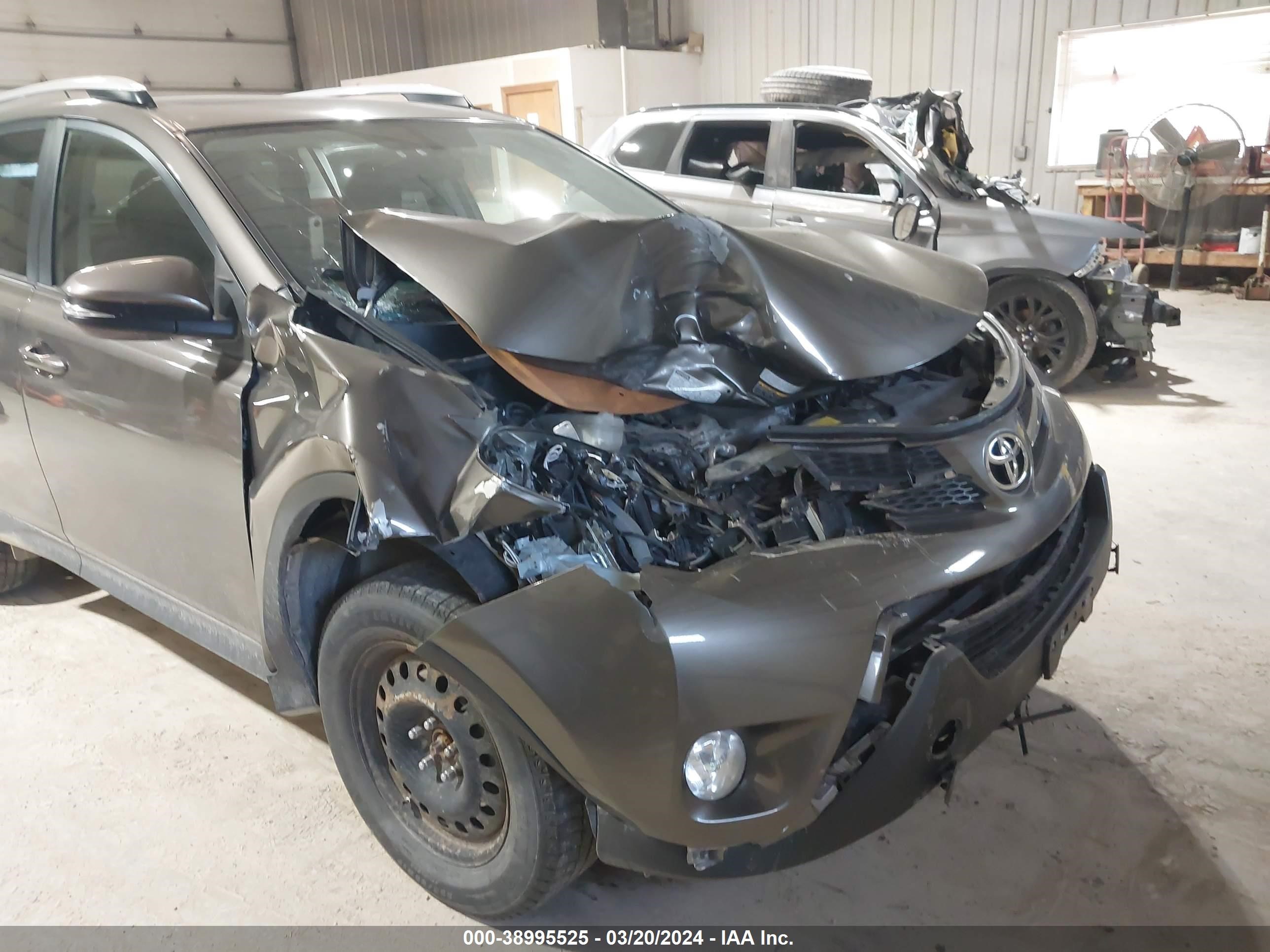 Photo 18 VIN: JTMRFREV2FD097282 - TOYOTA RAV 4 