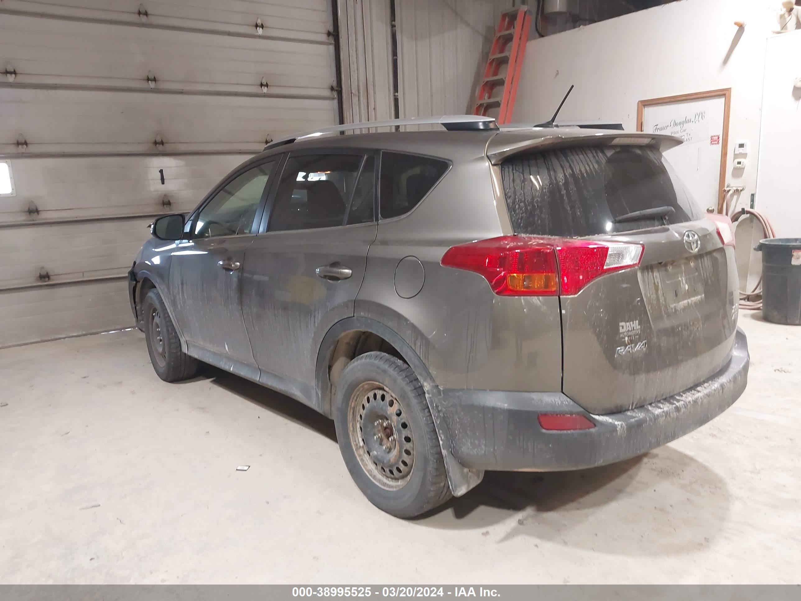 Photo 2 VIN: JTMRFREV2FD097282 - TOYOTA RAV 4 