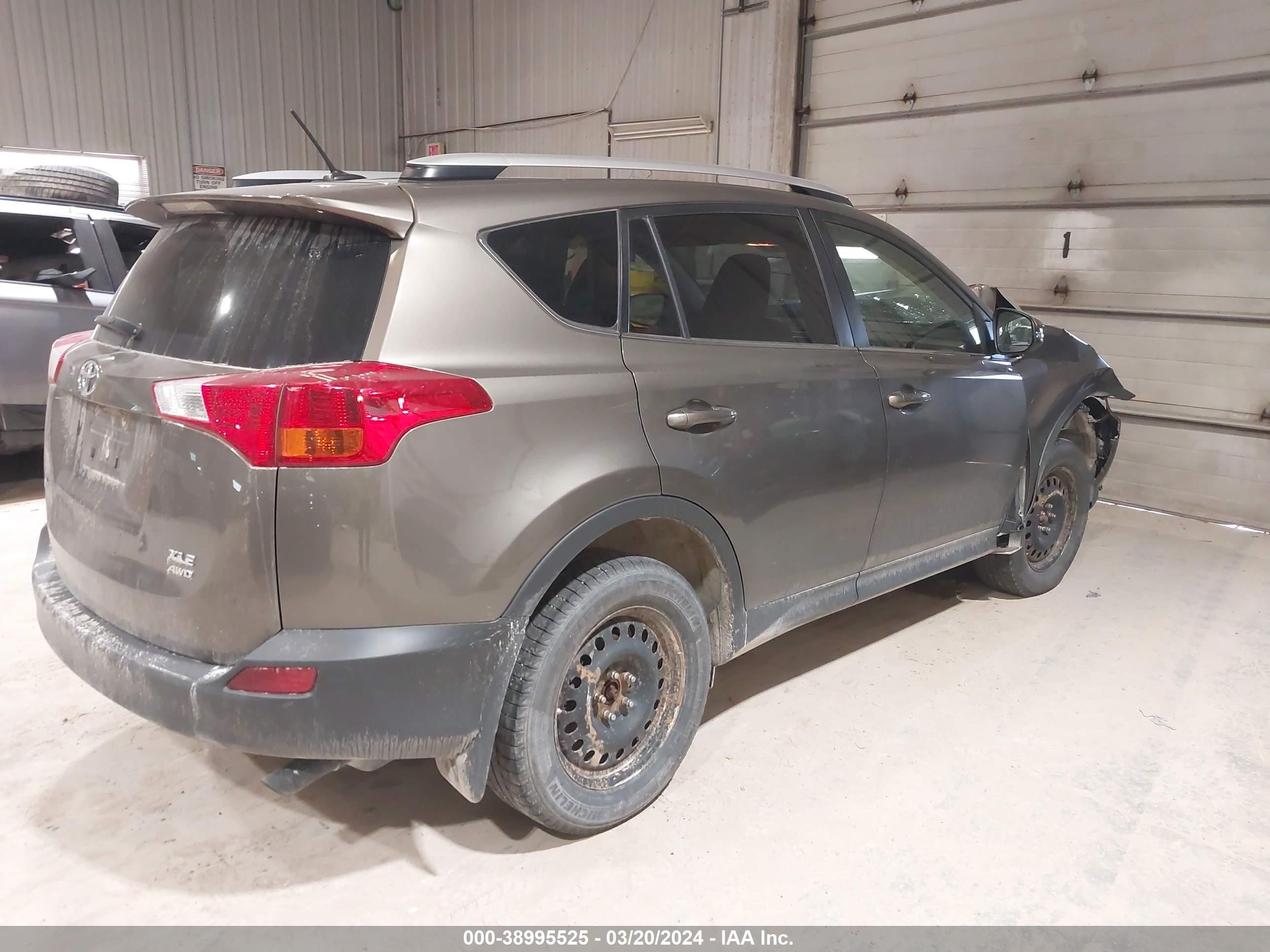 Photo 3 VIN: JTMRFREV2FD097282 - TOYOTA RAV 4 